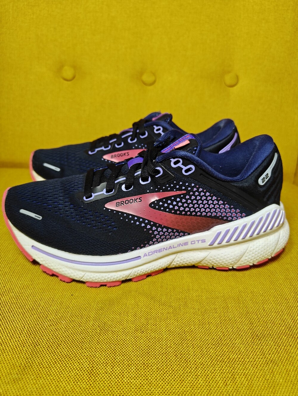 Brooks Adrenaline GTS 22 Women's Running Shoes Black/Purple/Coral Sneaker Sz 5.5